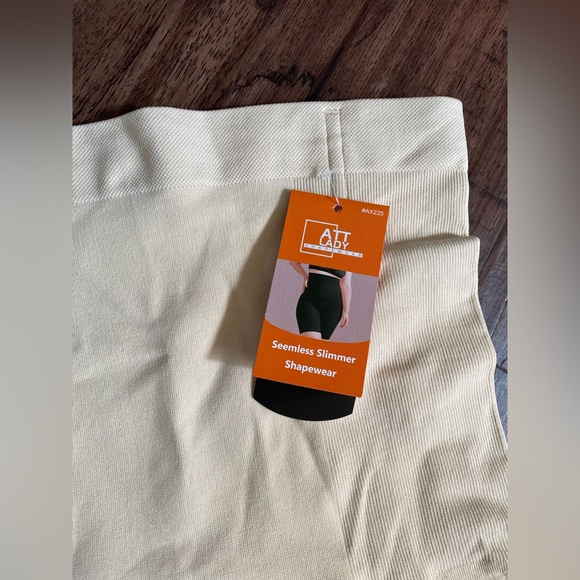 NEW HIGH WAISTED SHORT BODY SHAPER, XL/XXL - Picture 14 of 16